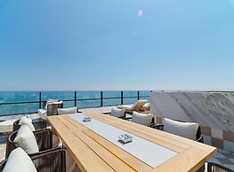 LIV Mackenzie Beach Suites