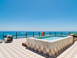 LIV Mackenzie Beach Suites