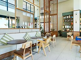 LIV Mackenzie Beach Suites