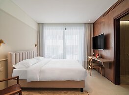 LIV Mackenzie Beach Suites