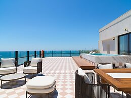 LIV Mackenzie Beach Suites