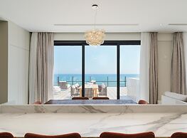 LIV Mackenzie Beach Suites
