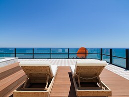 LIV Mackenzie Beach Suites