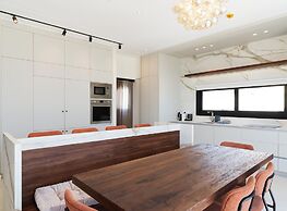 LIV Mackenzie Beach Suites