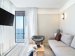 LIV Mackenzie Beach Suites