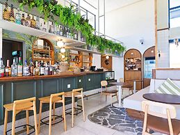 LIV Mackenzie Beach Suites
