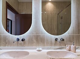 LIV Mackenzie Beach Suites