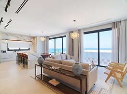 LIV Mackenzie Beach Suites