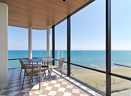 LIV Mackenzie Beach Suites