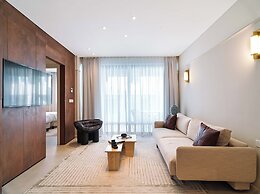 LIV Mackenzie Beach Suites