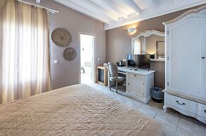 Smy Santorini Suites & Villas