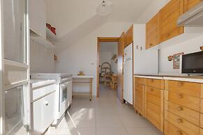 3222 Rita House by Barbarhouse