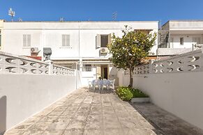 3222 Rita House by Barbarhouse