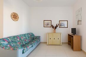 3222 Rita House by Barbarhouse