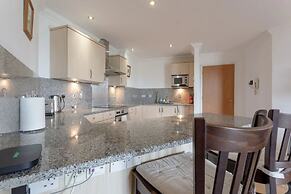 Large & Central 2BD Flat - Tower Hill