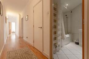 Large & Central 2BD Flat - Tower Hill