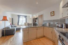 Large & Central 2BD Flat - Tower Hill