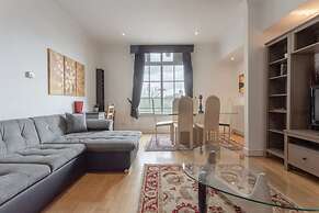 Large & Central 2BD Flat - Tower Hill
