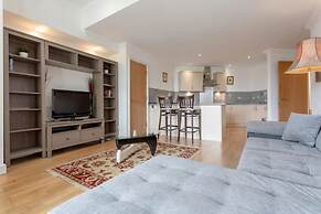 Large & Central 2BD Flat - Tower Hill