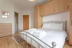 Large & Central 2BD Flat - Tower Hill