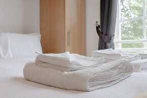 Large & Central 2BD Flat - Tower Hill