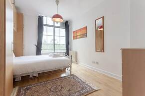 Large & Central 2BD Flat - Tower Hill