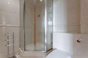 Large & Central 2BD Flat - Tower Hill