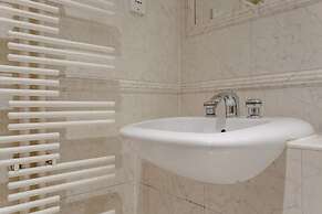 Large & Central 2BD Flat - Tower Hill