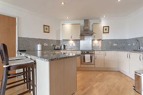 Large & Central 2BD Flat - Tower Hill