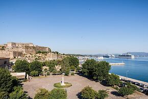 Deluxe Suite Side Sea View