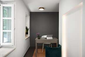 Deluxe Suite Side Sea View