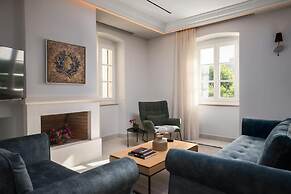 Deluxe Suite Side Sea View