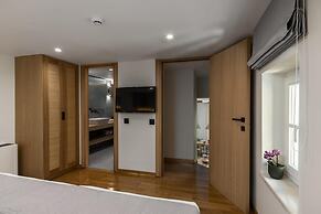 Signature Suite Cantons View