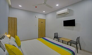 Itsy Hotels Natasha, Vesu, Surat