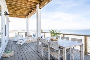 Isle Stay Awhile 5 Bedroom Home by RedAwning