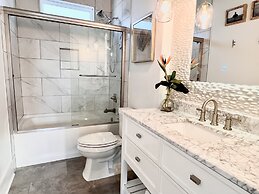 Isle Stay Awhile 5 Bedroom Home by RedAwning