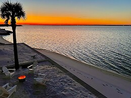 Isle Stay Awhile 5 Bedroom Home by RedAwning