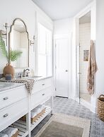 Isle Stay Awhile 5 Bedroom Home by RedAwning