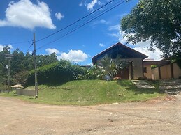 linda casa de campo nova em condominio