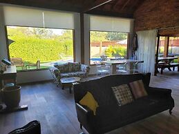 linda casa de campo nova em condominio