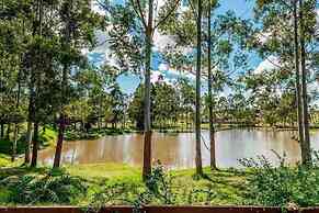 linda casa de campo nova em condominio