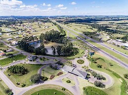 linda casa de campo nova em condominio