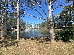 linda casa de campo nova em condominio