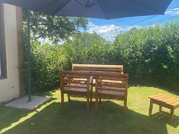 linda casa de campo nova em condominio