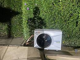 linda casa de campo nova em condominio