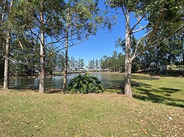 linda casa de campo nova em condominio