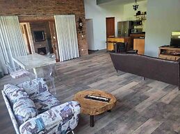 linda casa de campo nova em condominio