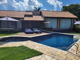 linda casa de campo nova em condominio