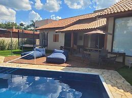 linda casa de campo nova em condominio