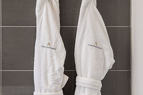 Avari Apartments - Hatton Collection